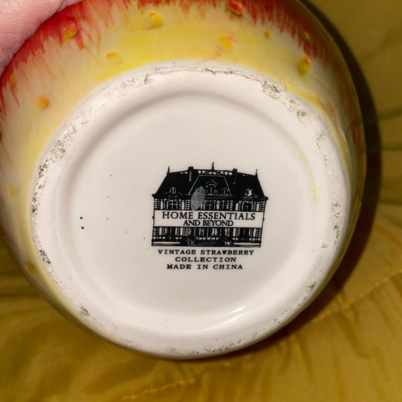 Home Essentials and Beyond strawberry cookie jar. Great deal on lid - Picture 5 of 9